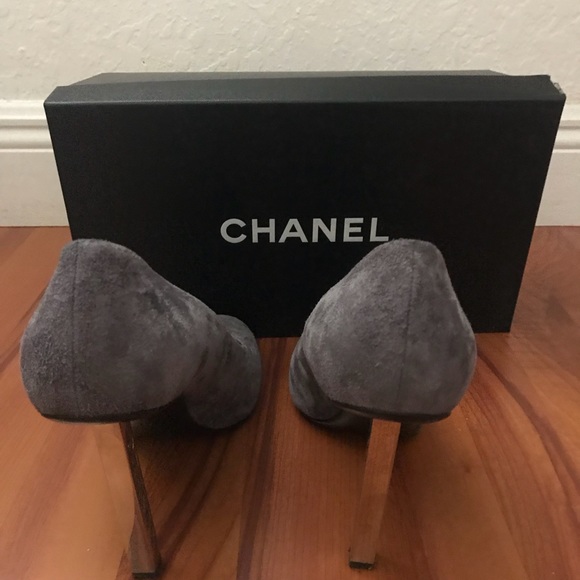 Chanel gray suede pumps, metal heel - Picture 2 of 4
